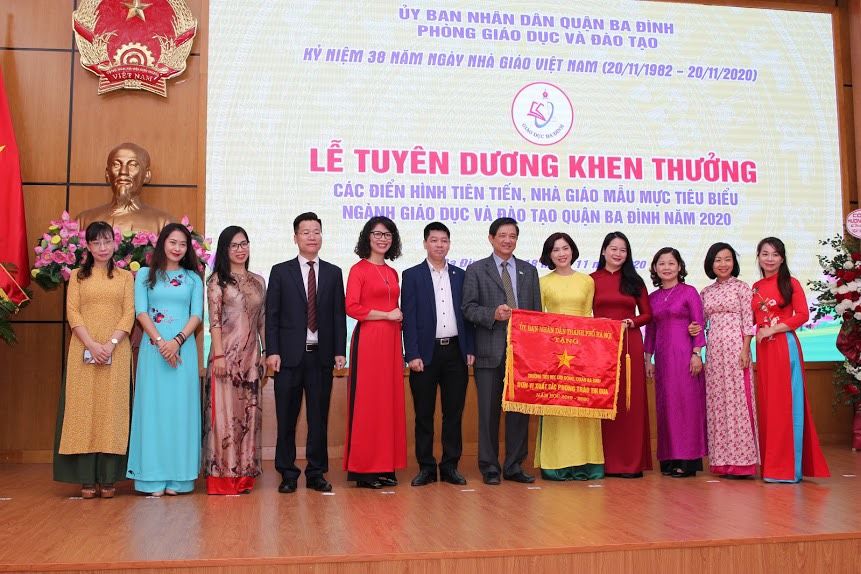 Lễ tuyên dương khen thưởng các điển hình tiên tiến,  nhà giáo mẫu mực tiêu biểu quận Ba Đình
