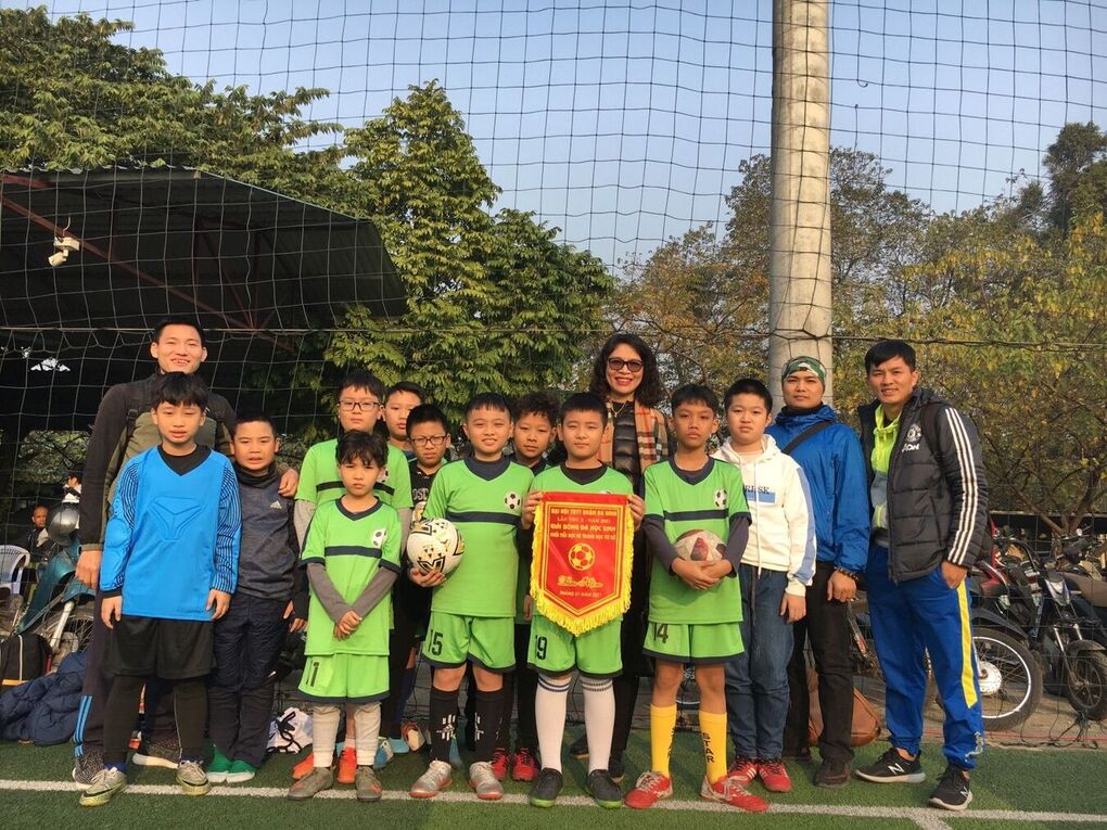 Đội tuyển bóng đá trường Tiểu học Kim Đồng chiến thắng giòn giã trong trận đầu ra quân