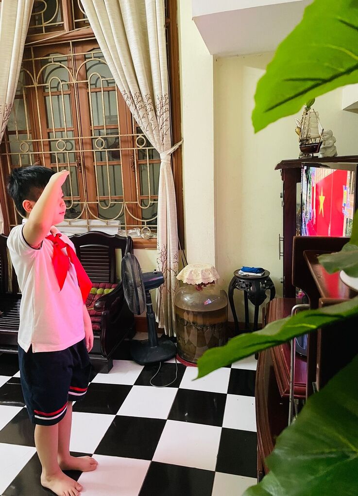 Cảm xúc ngày khai giảng của cậu học trò nhỏ lớp 5A5 Kim Đồng