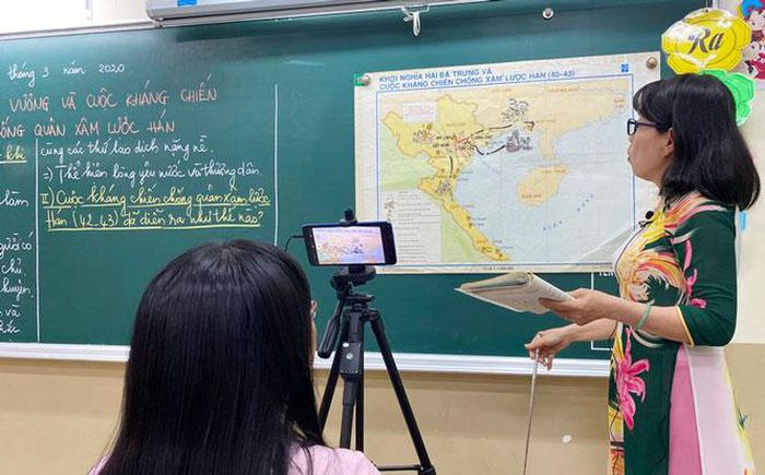 Chú trọng việc xây dựng học liệu dạy trực tuyến