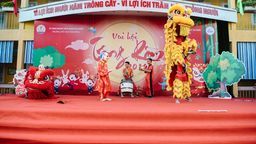 TRƯỜNG TIỂU HỌC KIM ĐỒNG TUYÊN TRUYỀN  VÀ TRAO TẶNG MŨ BẢO HIỂM ĐẠT CHUẨN CHO HỌC SINH LỚP 1