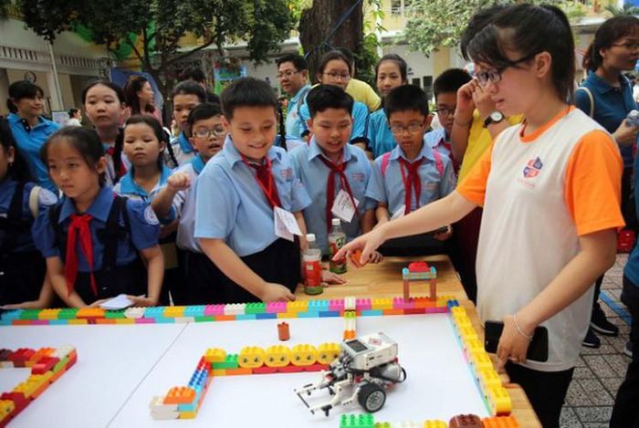 Học sinh lớp 1: Trải nghiệm nghề nghiệp qua môn học