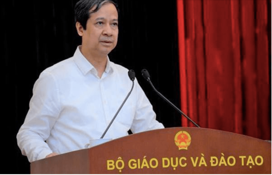 Vì sao Bộ trưởng Giáo dục yêu cầu chấm dứt học theo văn mẫu?