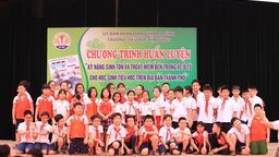 TRƯỜNG TIỂU HỌC KIM ĐỒNG TRIỂN KHAI CHƯƠNG TRÌNH “HUẤN LUYỆN KỸ NĂNG SINH TỒN VÀ THOÁT HIỂM TRONG XE Ô TÔ”