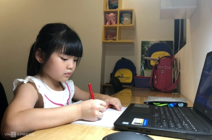 Học sinh Hà Nội tiếp tục học trực tuyến