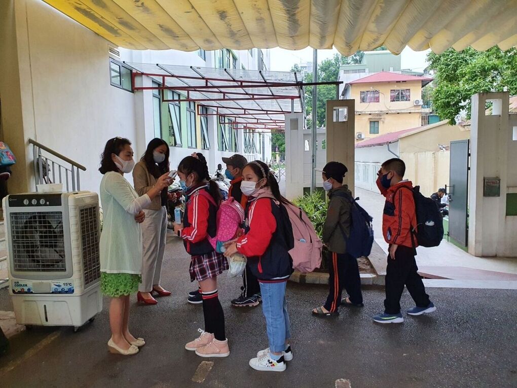 Trường Tiểu học Kim Đồng tiếp tục tăng cường công tác phòng, chống dịch Covid – 19 trong tình hình mới