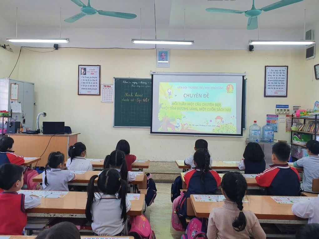 Học sinh trường Tiểu học Kim Đồng hưởng ứng phong trào “Mỗi tuần một câu chuyện đẹp, một tấm gương sáng, một cuốn sách hay”