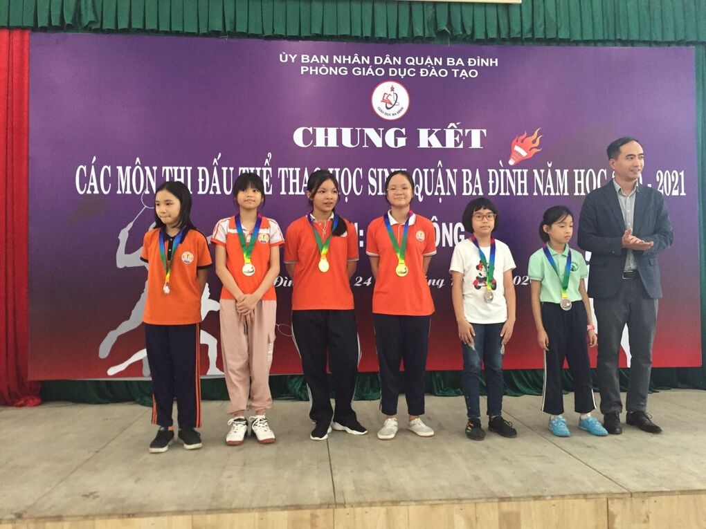 Niềm vui nối tiếp niềm vui đến với các vận động viên nhí trường Tiểu học Kim Đồng