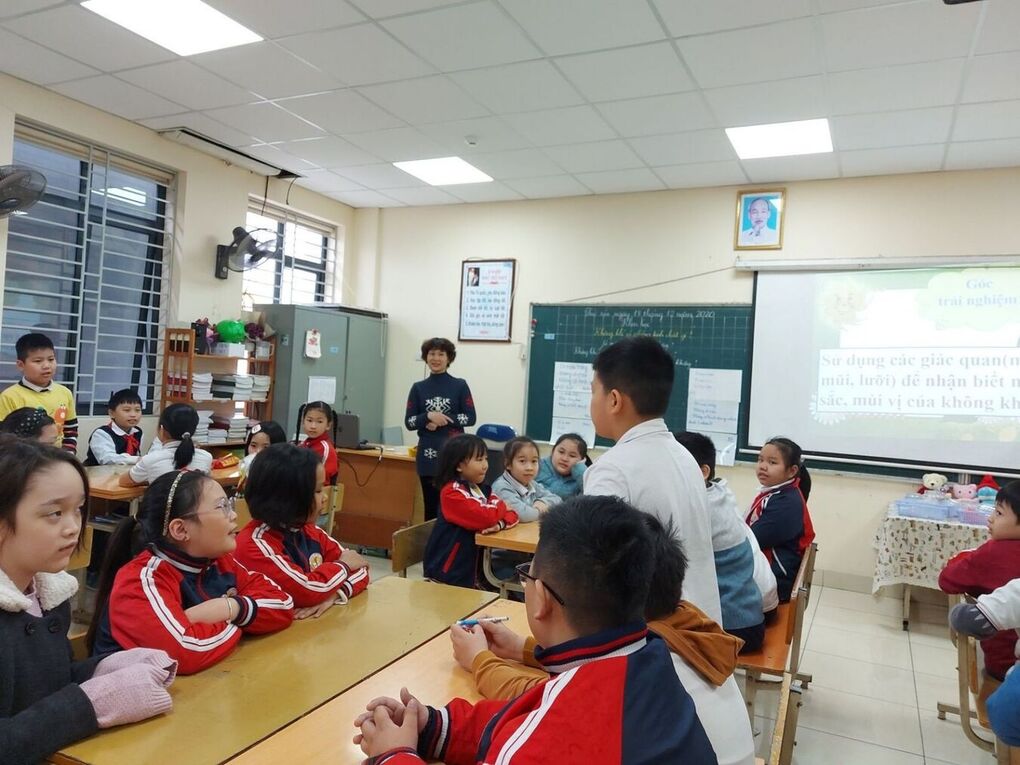 “Lớp học hạnh phúc” trong tiết Khoa học 4 với phương pháp “Bàn tay nặn bột”