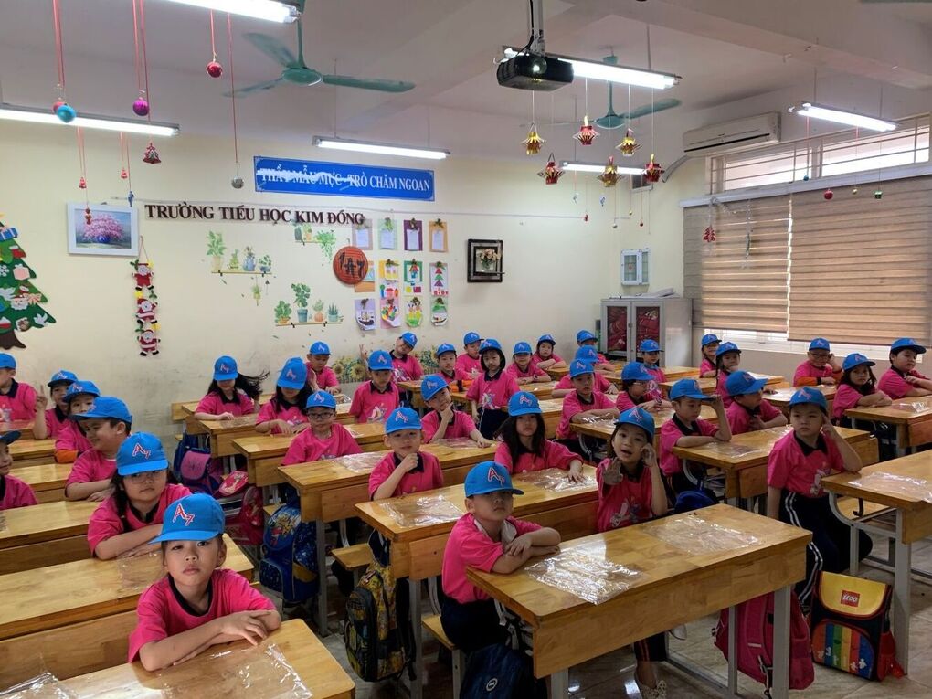 Theo chân học sinh lớp 1A7 trong chuyến dã ngoại đầu tiên của lớp khám phá trang trại Vạn An