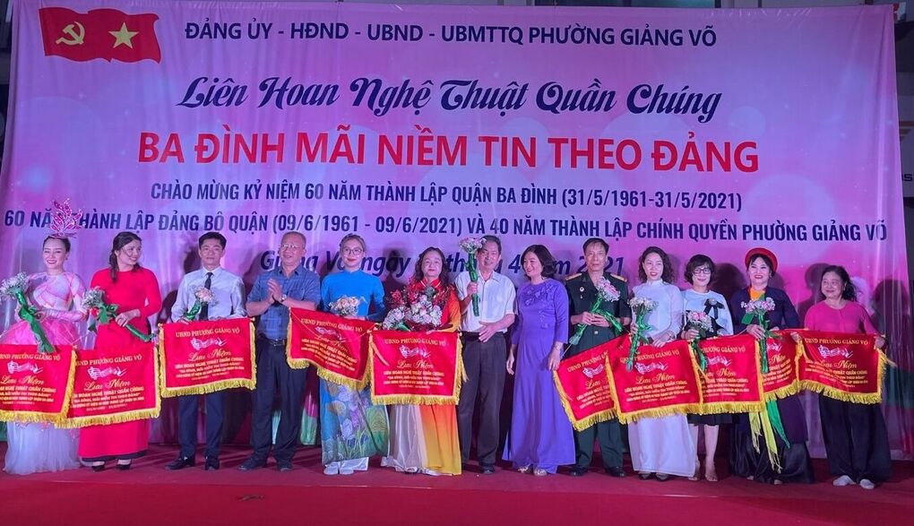 Giáo viên trường Tiểu học Kim Đồng tham gia liên hoan nghệ thuật quần chúng “Ba Đình mãi niềm tin theo Đảng”