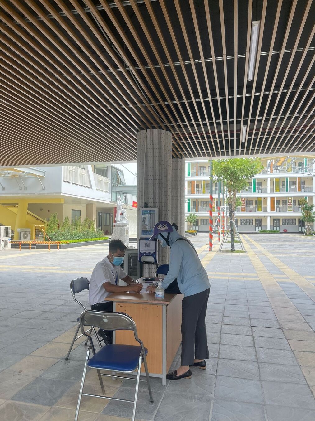 Trường Tiểu học Kim Đồng quận Ba Đình hỗ trợ Phụ huynh học sinh tuyển sinh trực tuyến vào lớp 1 năm học 2021 - 2022