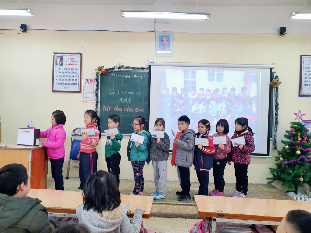 Học sinh trường Tiểu học Kim Đồng cùng nhau mang “Tết ấm đến cho em”