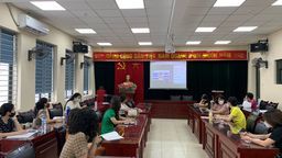 Giáo viên khối 2 tham gia tập huấn SGK năm học 2021-2022