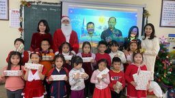 Lễ hội Giáng Sinh an lành của các bạn nhỏ lớp 1A1