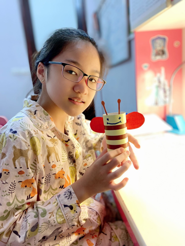 Làm đồ trưng bày góc học tập bằng vật liệu tái chế