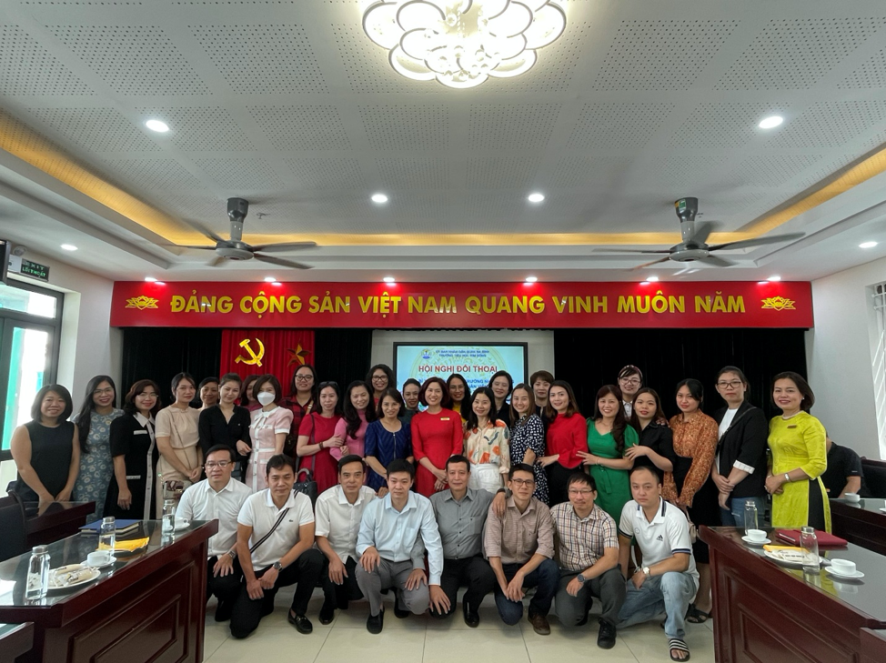 Hội nghị tiếp xúc, đối thoại giữa Bí thư chi bộ, Hiệu trưởng nhà trường với CBGV, nhân viên, CMHS về vấn đề “Đảm bảo an toàn cho học sinh trong các hoạt động giáo dục toàn diện của nhà trường”