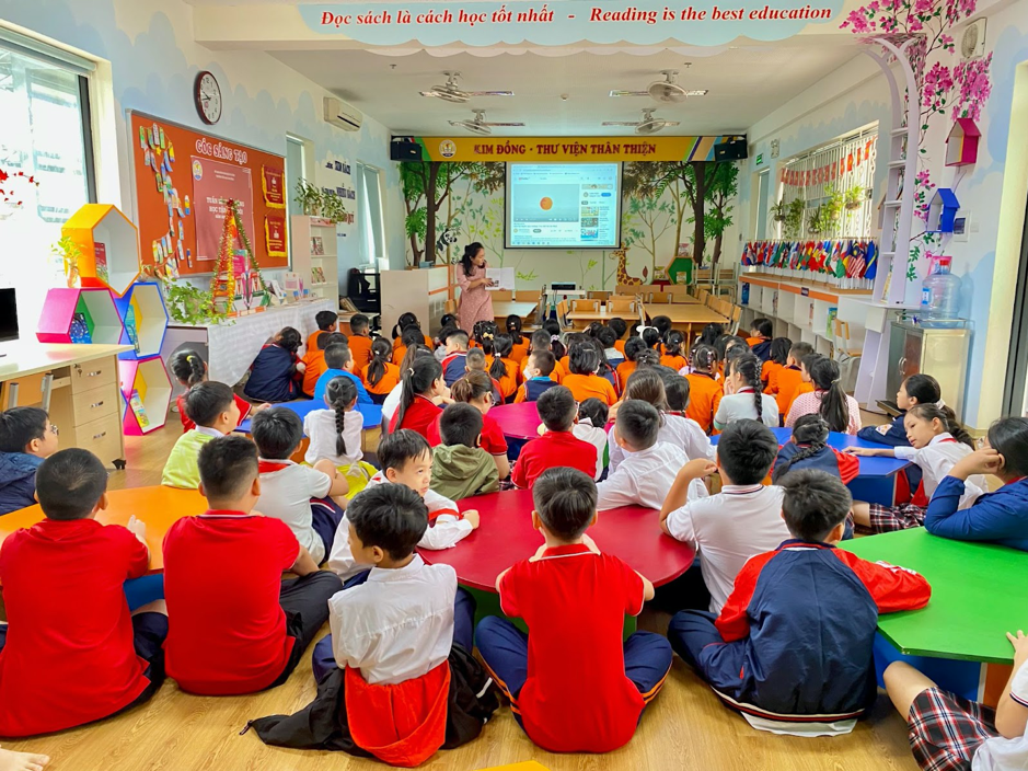 Thư viện trường tiểu học Kim Đồng tổ chức các giờ đọc kỷ niệm 68 năm Ngày Giải phóng Thủ đô 10/10/1954 – 10/10/2022