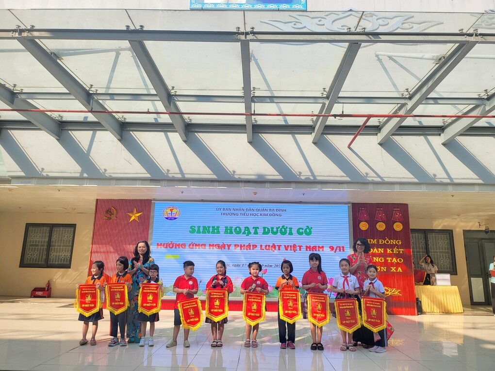 Học sinh trường Tiểu học Kim Đồng hưởng ứng “Ngày Pháp luật Việt Nam 9/11”