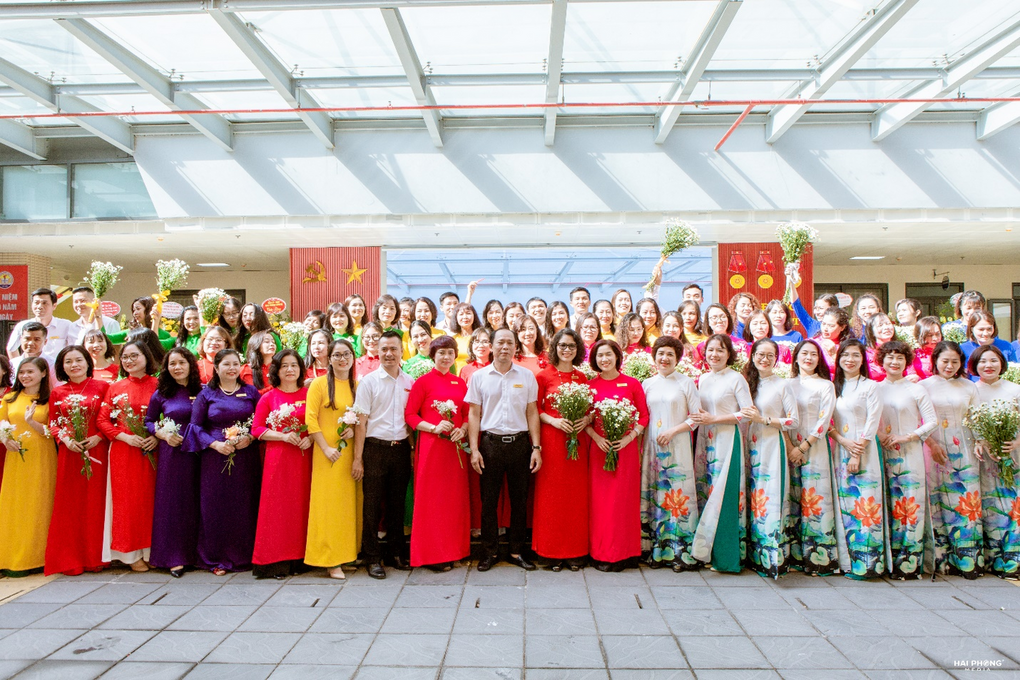 Thầy trò trường Tiểu học Kim Đồng vui mừng tổ chức Lễ kỷ niệm 40 năm Ngày nhà giáo Việt Nam và Kỷ niệm 45 năm ngày thành lập trường