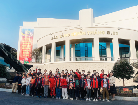 Hoạt động ý nghĩa của Chi đội 5A5 trường Tiểu học Kim Đồng kỷ niệm 50 năm chiến thắng “Hà Nội – Điện Biên Phủ trên không”