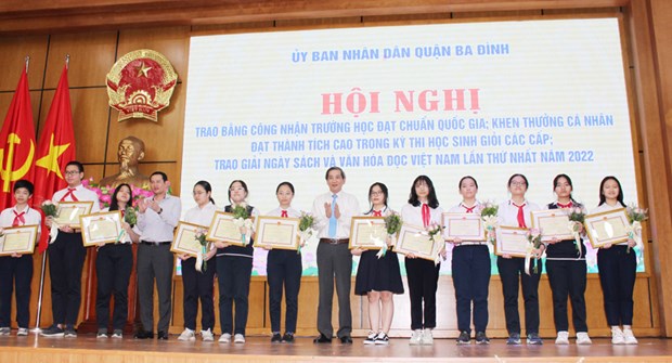 Hà Nội: Khen thưởng 180 học sinh xuất sắc năm học 2021-2022