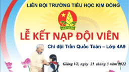 Em mang trên vai màu khăn tươi thắm