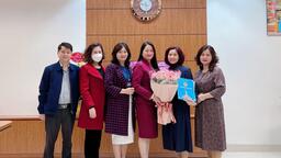 Trường Tiểu học Kim Đồng vinh dự nhận quyết định của UBND quận Ba Đình về công tác cán bộ