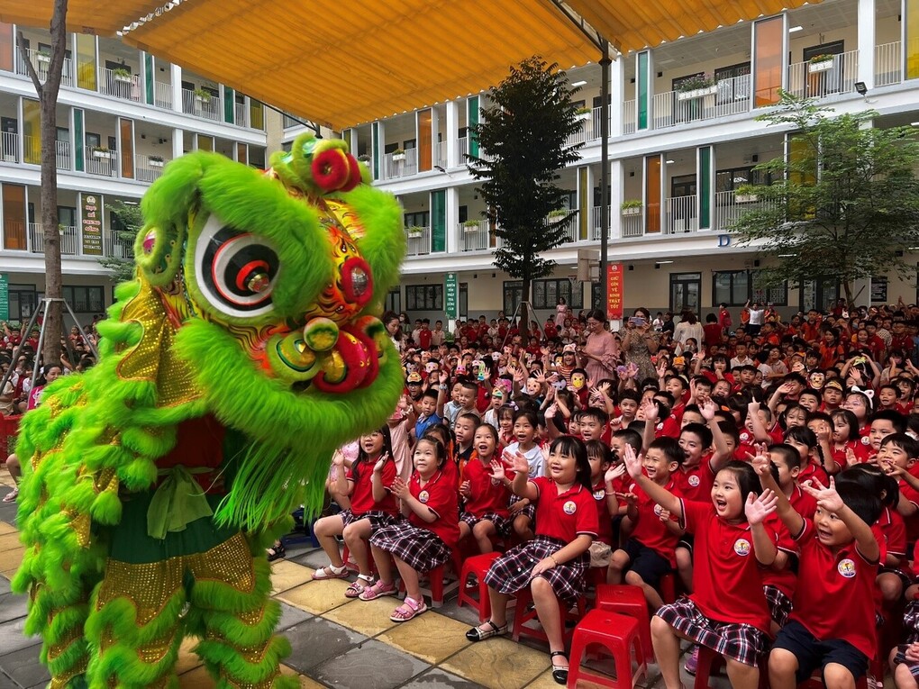 Náo nức mùa trăng nơi ngôi trường mới