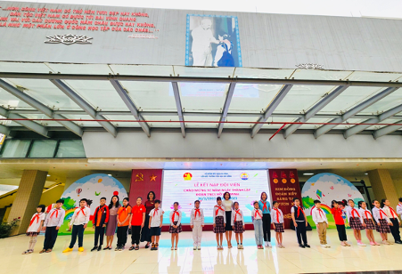 Sinh hoạt dưới Cờ chủ điểm “Tiếp bước cha anh”