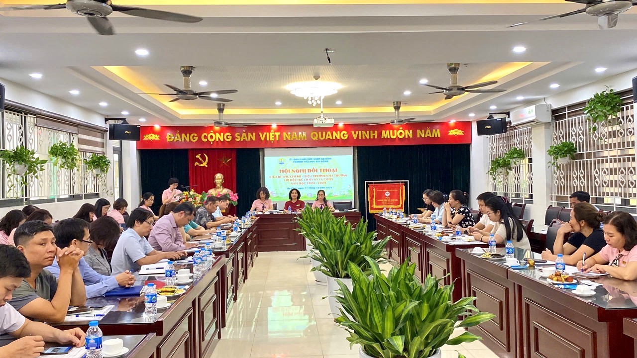 Trường Tiểu học Kim Đồng tổ chức Hội nghị tiếp xúc, đối thoại trực tiếp giữa Bí thư Chi bộ, Hiệu trưởng nhà trường với đội ngũ cán bộ, giáo viên, nhân viên và phụ huynh học sinh năm học 2024 -2025