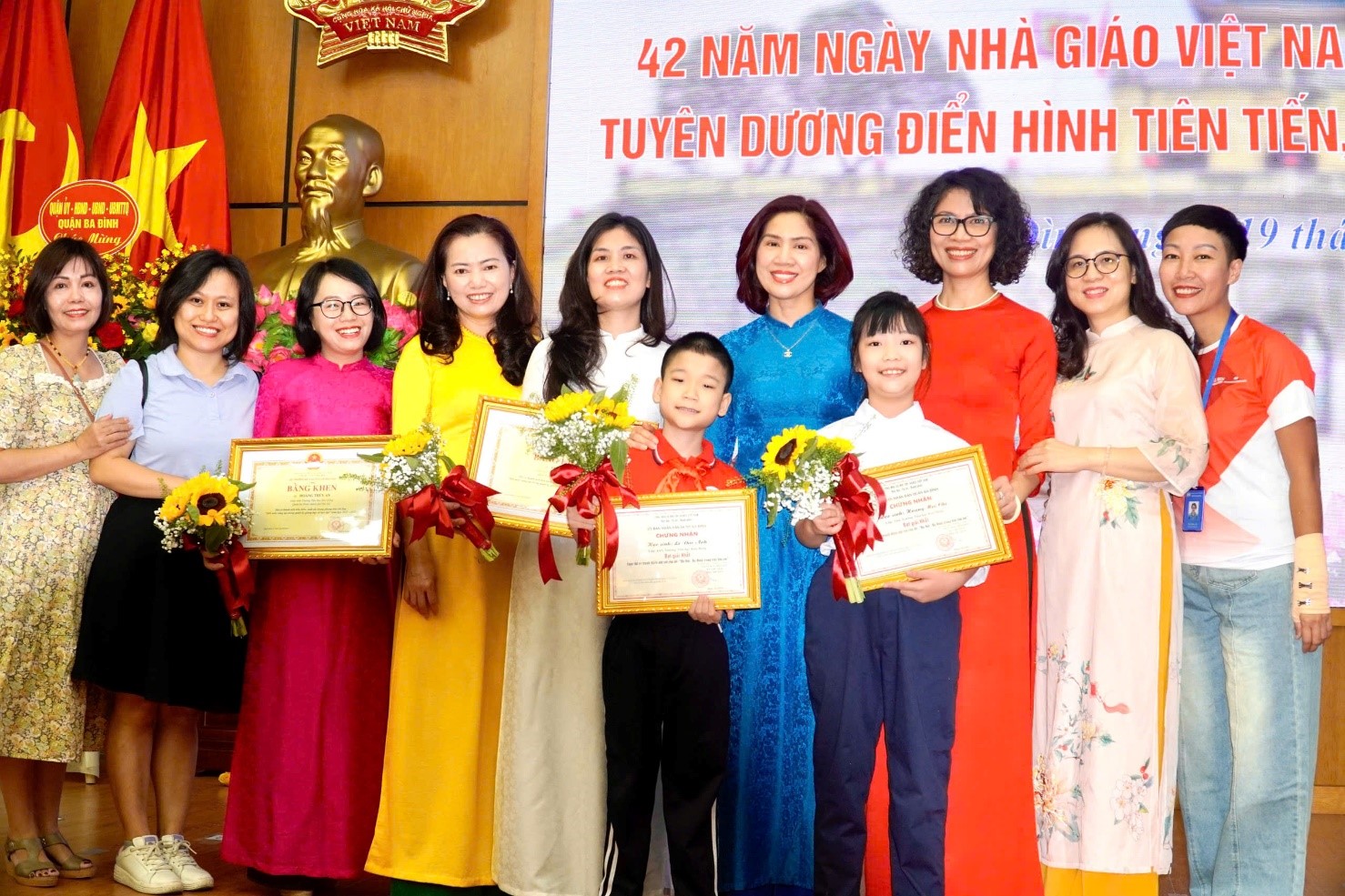 Cô trò trường Tiểu học Kim Đồng vinh dự tham gia lễ tuyên dương điển hình tiên tiến, nhà giáo Ba Đình tiêu biểu năm 2024