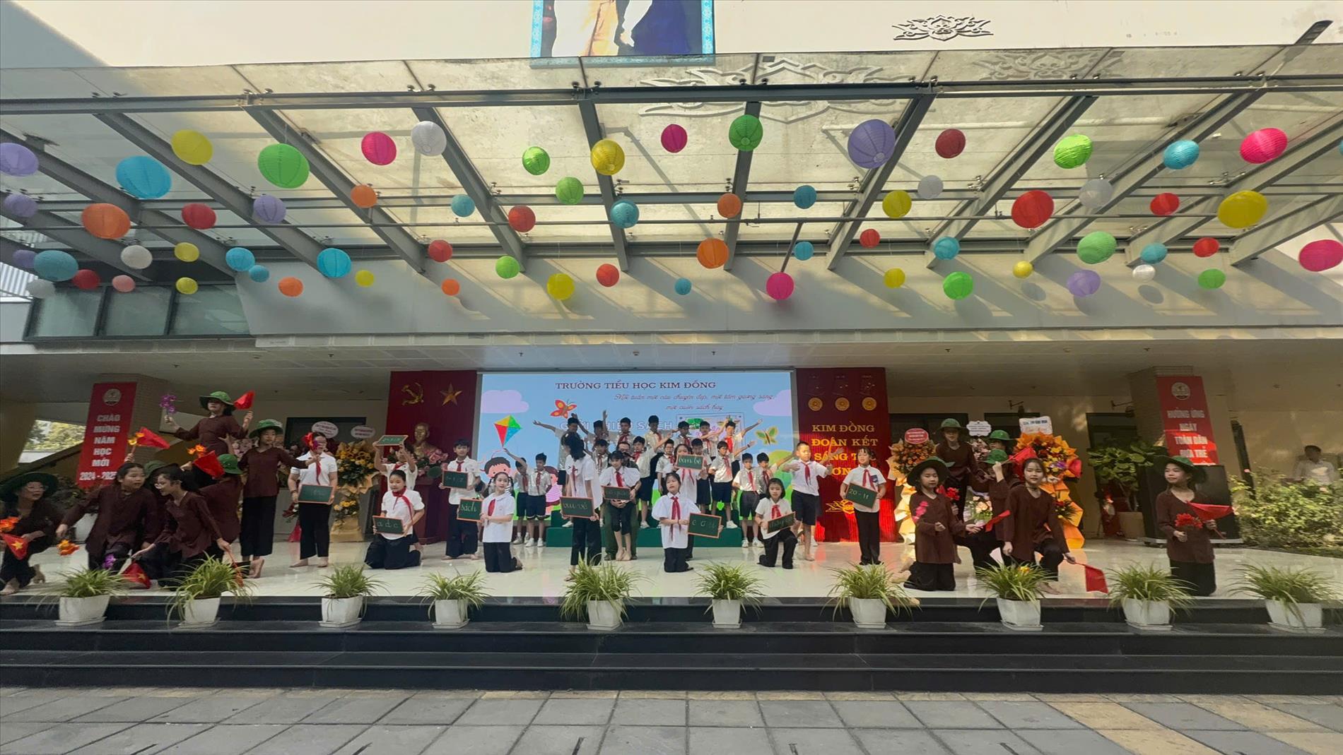 Ngày hội đọc sách lần 1 năm học 2024 - 2025 Trường Tiểu học Kim Đồng - Những trang sách tri ân người lái đò