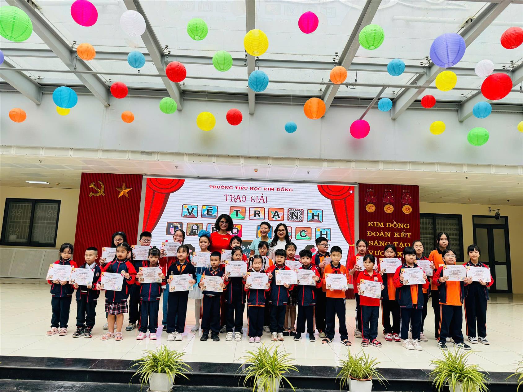 Trường Tiểu học Kim Đồng trao giải cuộc thi "Góc thư viện lớp em" và "vẽ tranh theo sách" năm học 2024 - 2025