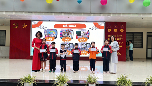 Những bông hoa tươi thắm của khối lớp 4 chào mừng ngày Nhà giáo Việt Nam