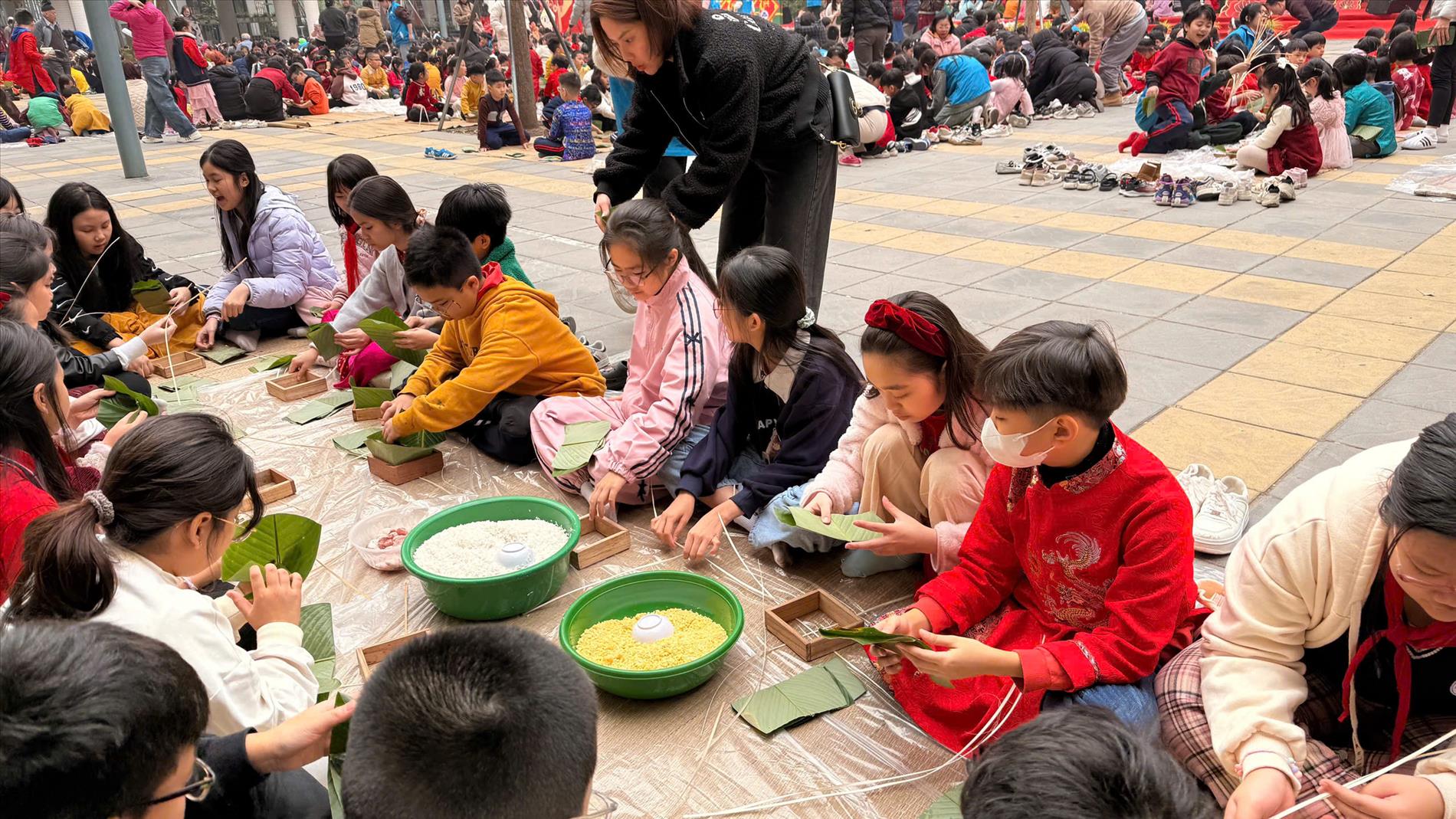 Hội chợ Xuân - Mùa xuân ngọt ngào của học sinh trường Kim Đồng