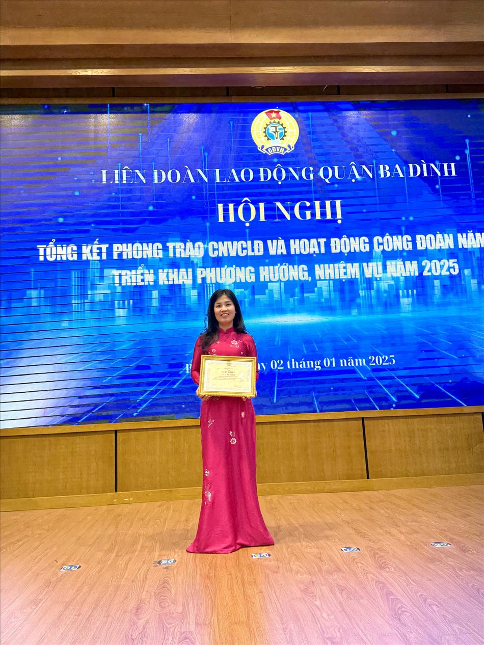 Cô giáo trẻ, tài năng và đầy nhiệt huyết