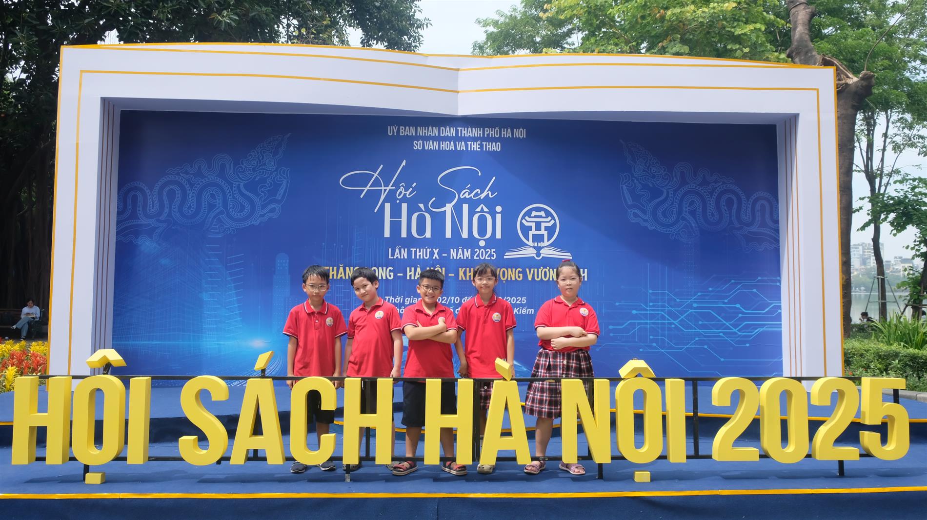 Học sinh Tiểu học Kim Đồng tham gia Hội sách Hà Nội - "Thắp lửa" khát vọng vươn mình