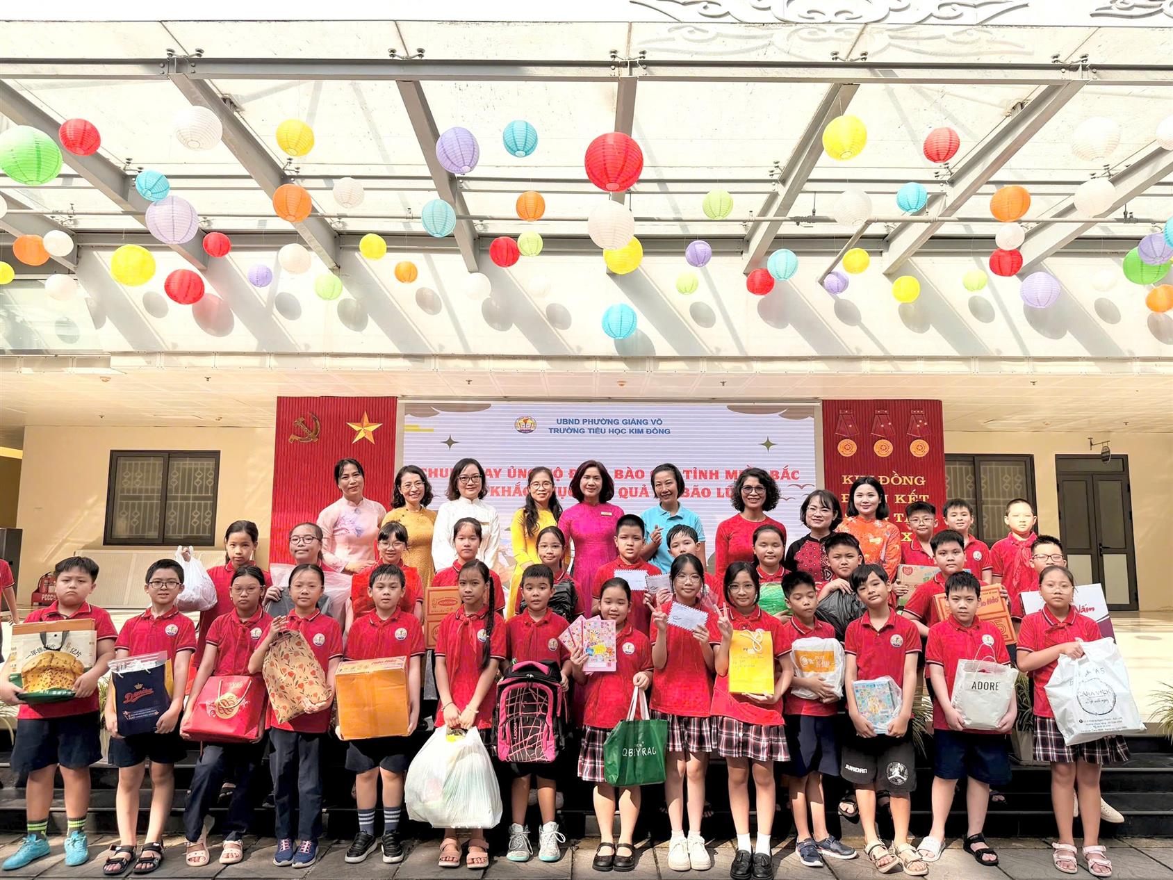 Trường Tiểu học Kim Đồng tổ chức quyên góp ủng hộ đồng bào lũ lụt các tỉnh miền Bắc