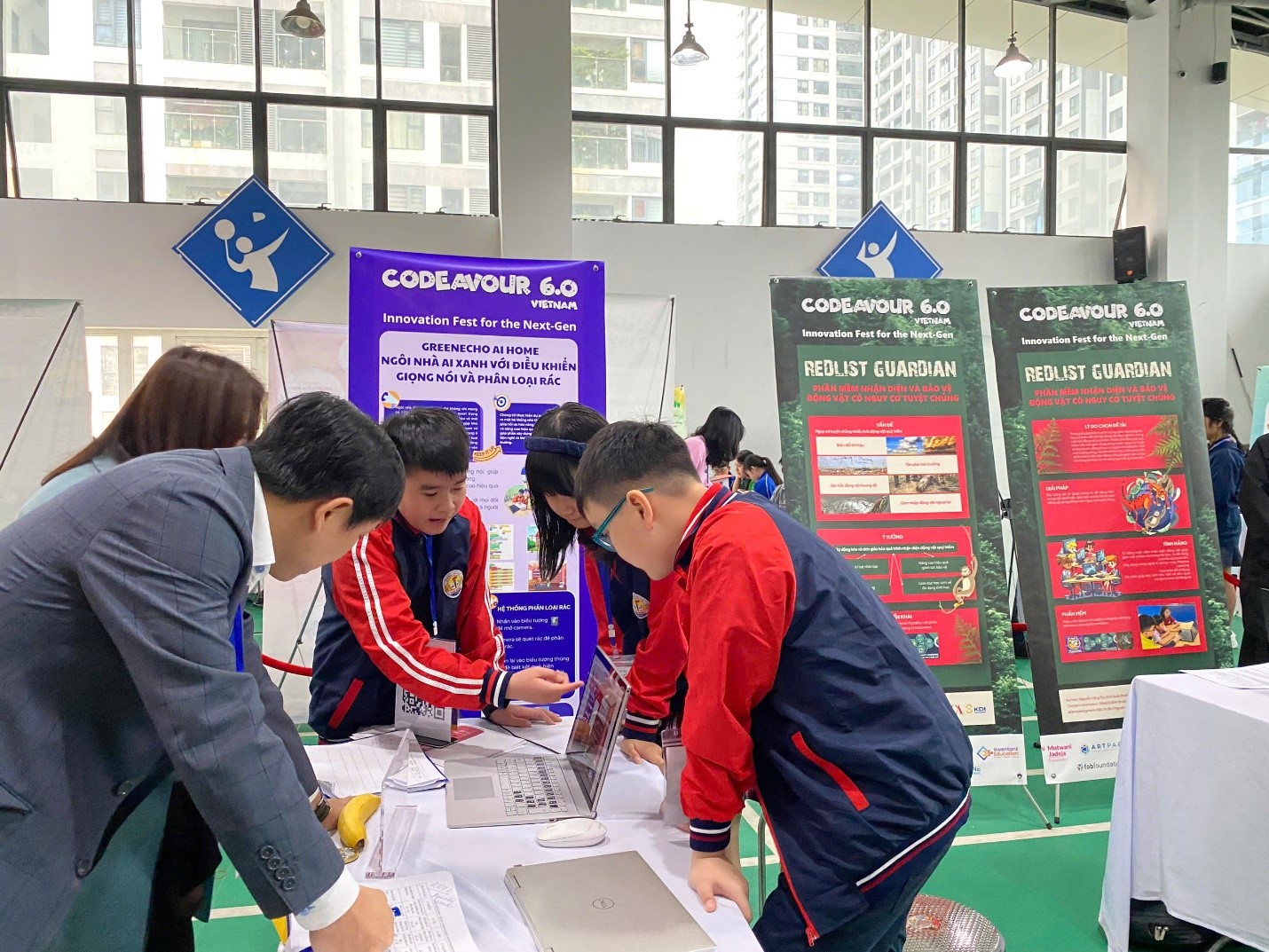 Vinh danh những nhà sáng tạo nhí xuất sắc của trường Tiểu học Kim Đồng tại cuộc thi Lập trình Quốc tế Codeavour 6.0