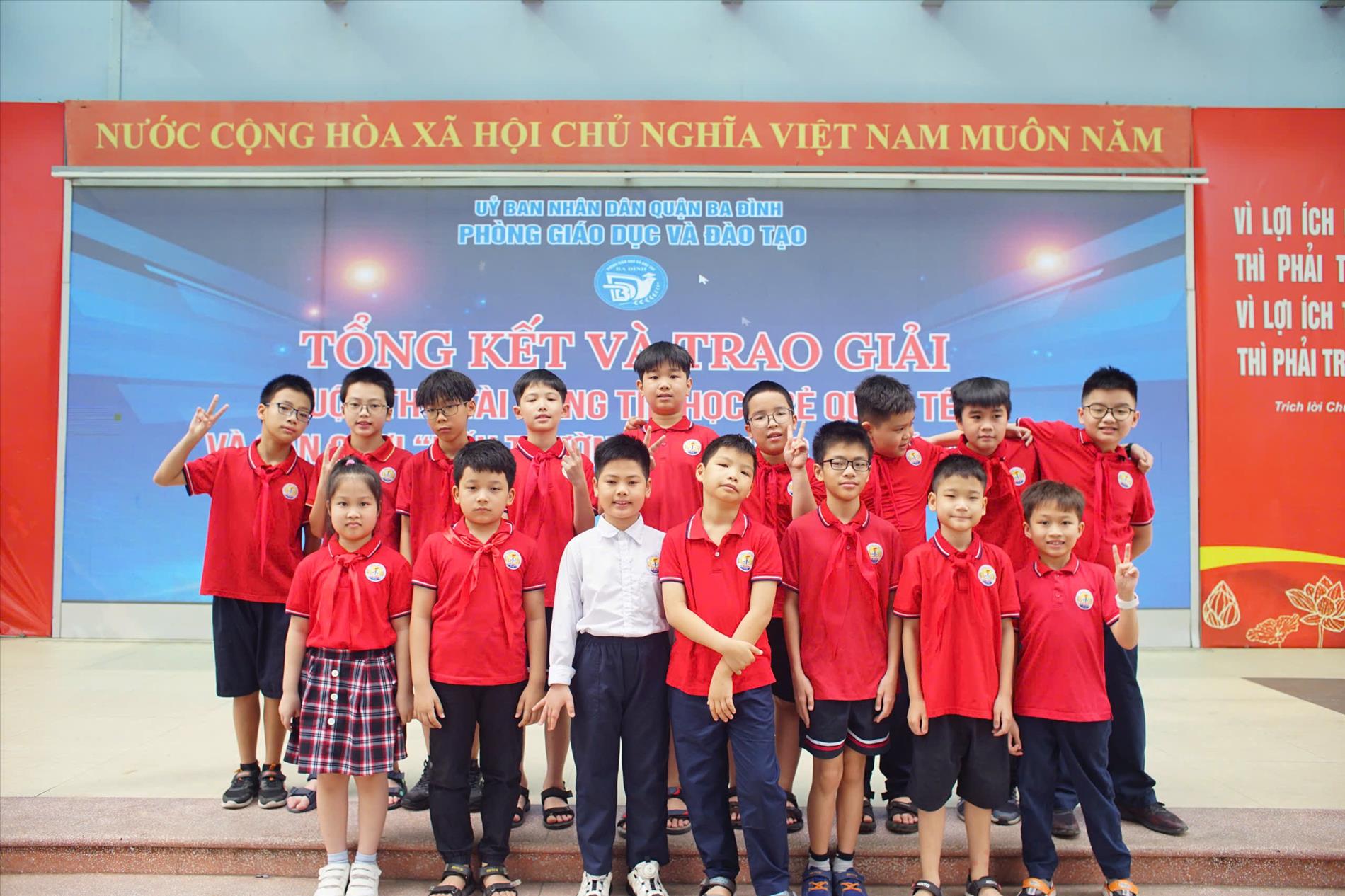 Vinh danh học sinh trường Tiểu học Kim Đồng  tại lễ trao giải cuộc thi: “Tài năng Tin học trẻ Quốc tế” và “Đấu trường Toán học và Tiếng Anh” quận Ba Đình năm học 2024-2025