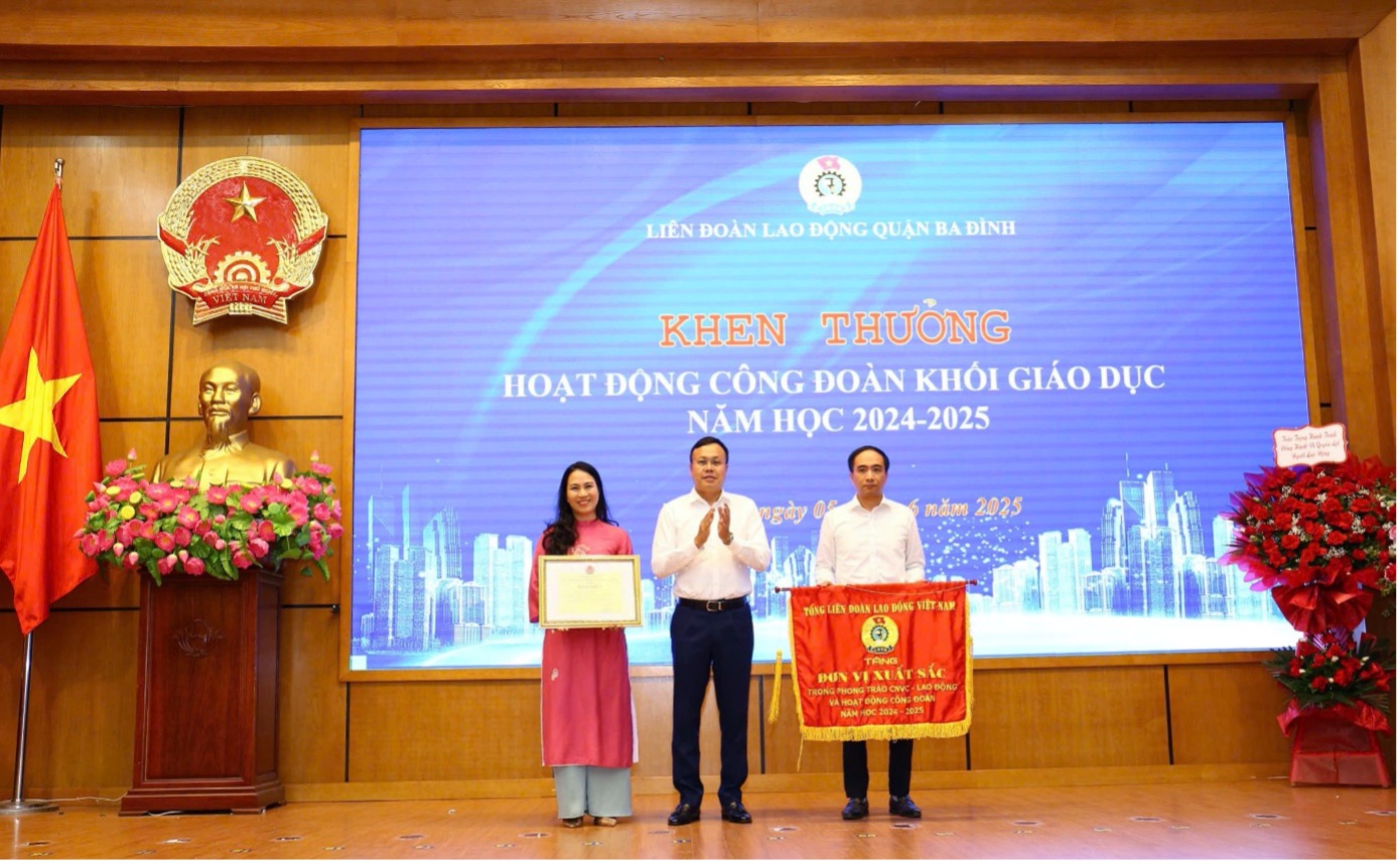 Công đoàn trường Tiểu học Kim Đồng vinh dự nhận Bằng khen của Tổng Liên đoàn Lao động Việt Nam