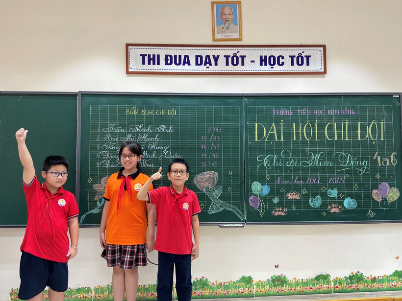 A group of boys standing in front of a chalkboard

Description automatically generated with medium confidence