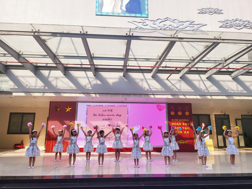 A group of people dancing on a stage

Description automatically generated with medium confidence