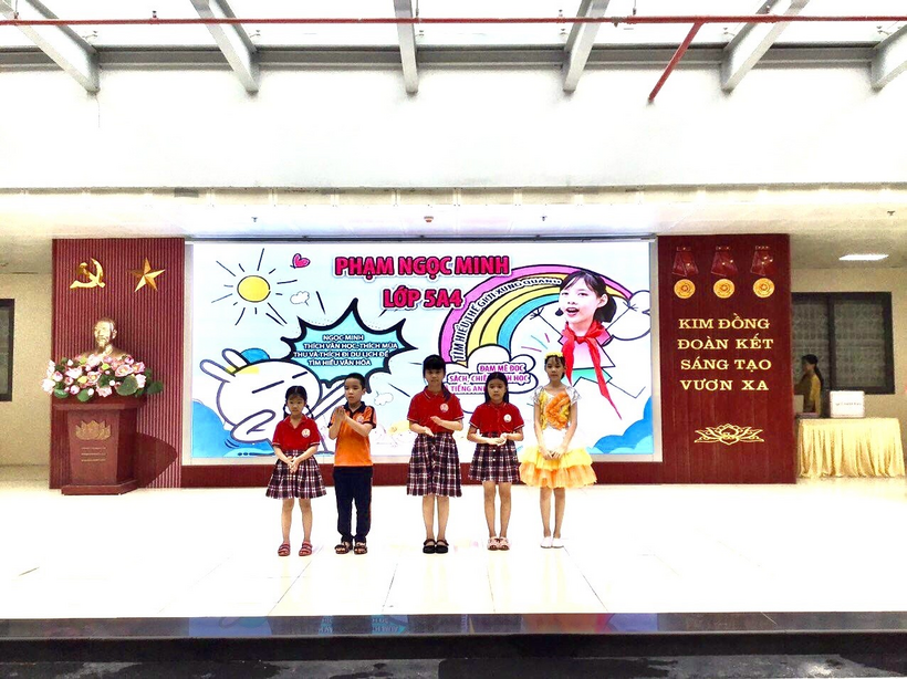 A group of children on a stage

Description automatically generated with medium confidence