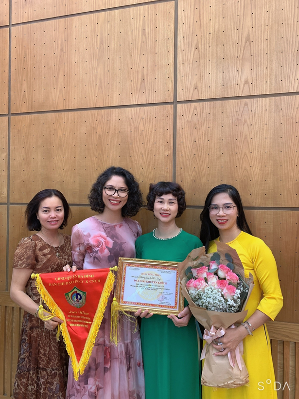 A group of women in dresses

Description automatically generated with low confidence