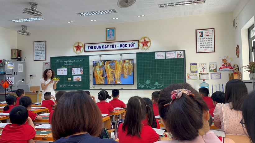 A picture containing text, person, ceiling, indoor

Description automatically generated