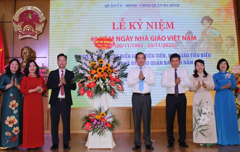 Quận Ba Đình (Hà Nội) tuyên dương điển hình tiên tiến, nhà giáo tiêu biểu ảnh 2