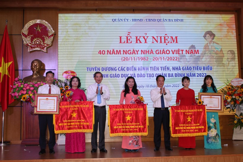 Quận Ba Đình (Hà Nội) tuyên dương điển hình tiên tiến, nhà giáo tiêu biểu ảnh 4