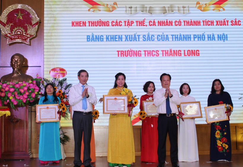 Quận Ba Đình (Hà Nội) tuyên dương điển hình tiên tiến, nhà giáo tiêu biểu ảnh 5